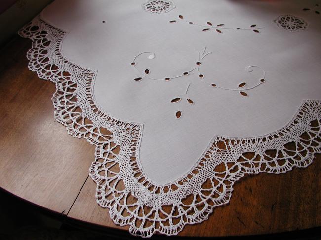 Superb tablecloth with Colbert openwork and Cluny lace inserts 1900