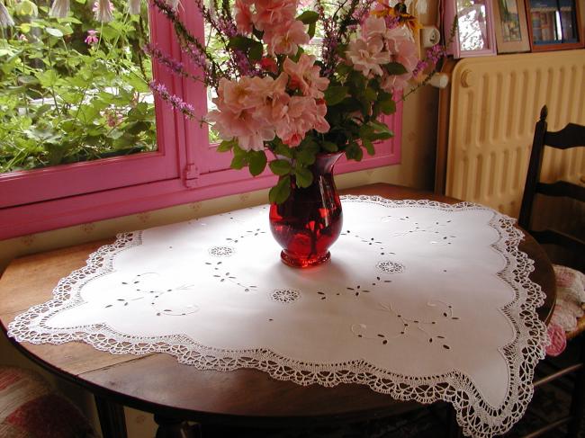 Superb tablecloth with Colbert openwork and Cluny lace inserts 1900