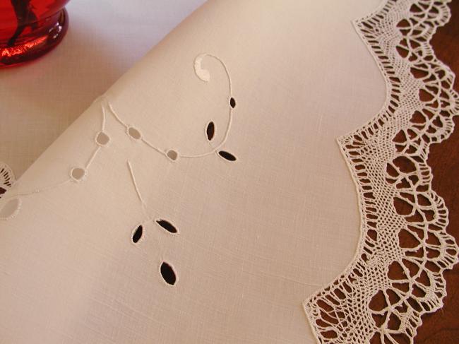 Superb tablecloth with Colbert openwork and Cluny lace inserts 1900