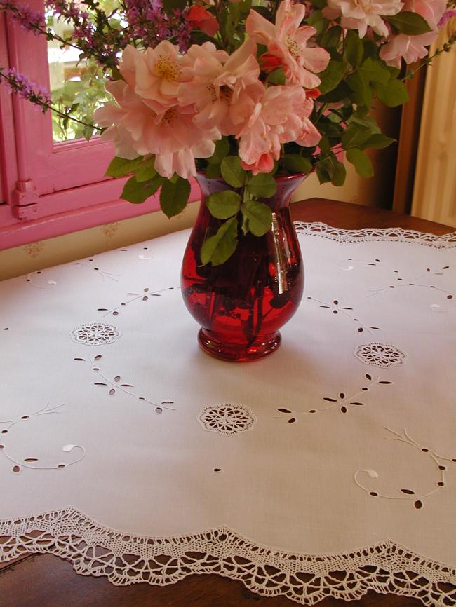 Superb tablecloth with Colbert openwork and Cluny lace inserts 1900