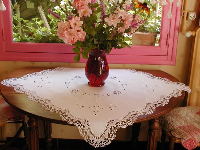 Superb tablecloth with Colbert openwork and Cluny lace inserts 1900