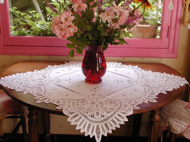 Spectacular hand-made tablecloth in Battenburg tape lace and Richelieu