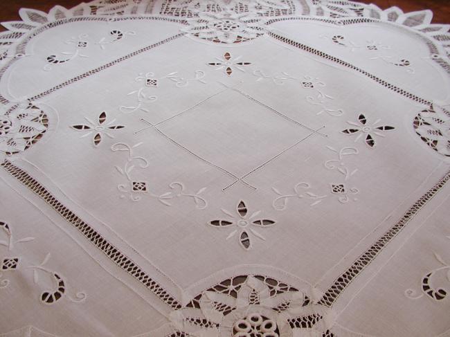 Spectacular hand-made tablecloth in Battenburg tape lace and Richelieu