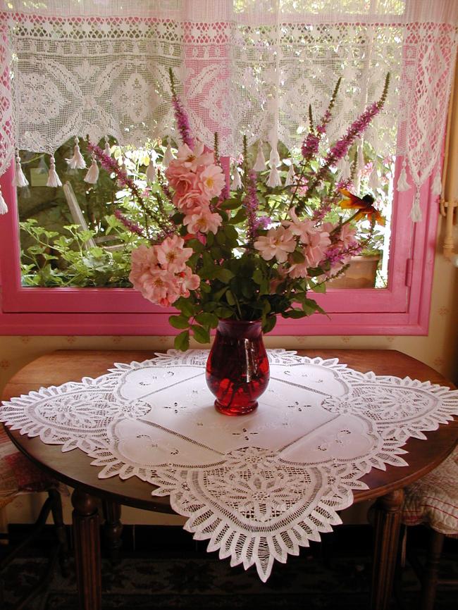 Spectacular hand-made tablecloth in Battenburg tape lace and Richelieu