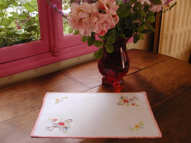 Very pretty table centre or tray cloth with hand-embroidered baskets of flowers