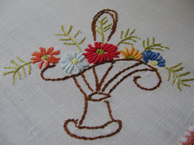 Very pretty table centre or tray cloth with hand-embroidered baskets of flowers