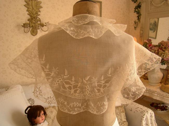 Exceptionnel châle à la Marie Antoinette, en fil de main,riche broderie&dentelle