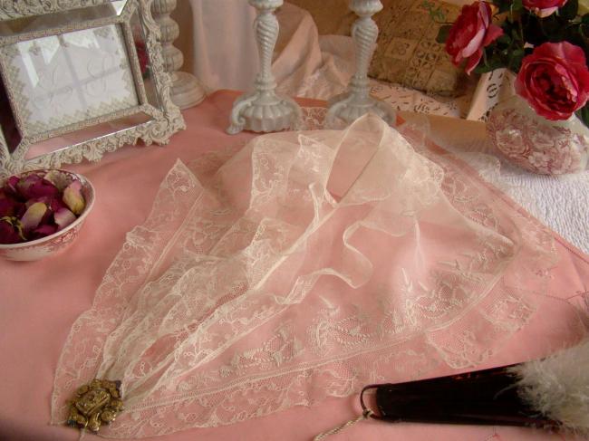 Exceptionnel châle à la Marie Antoinette, en fil de main,riche broderie&dentelle