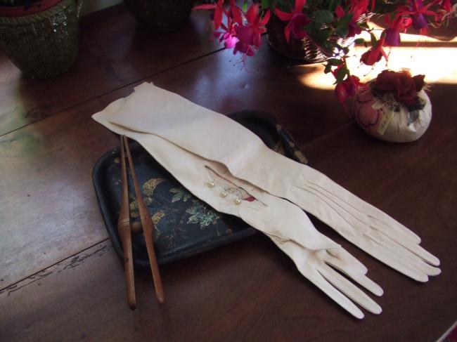 Superb long pair of leather gloves in ivory color for bride