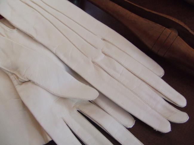 Superb long pair of leather gloves in ivory color for bride