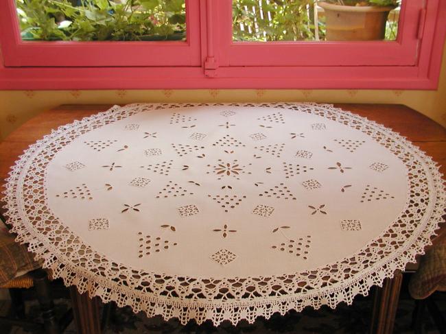 Marvellous round tablecloth with Colbert embroidery and Cluny lace 1900