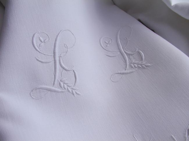 Merveilleux drap brodé à la Richelieu d'épis de blé, monogramme fleuri LL