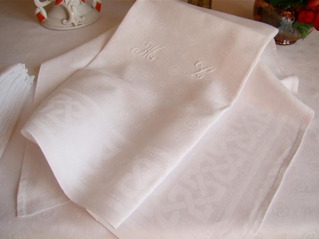 Linge ancien :6 serviettes en damas de lin avec semis de fleurette monogramme ML