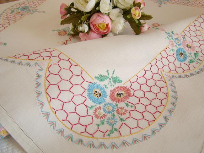 Romantique nappe en lin brodée de fleurs aux  couleurs acidulées