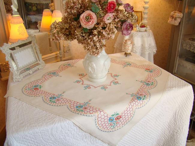 Romantique nappe en lin brodée de fleurs aux  couleurs acidulées