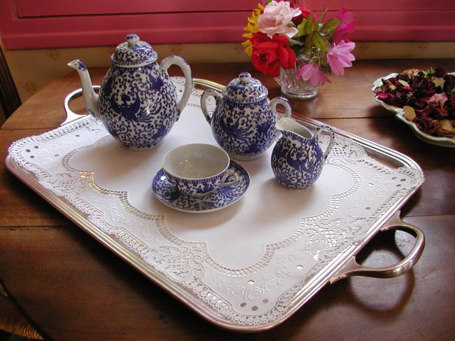 Splendid tray cloth with very glamourous chemical lace 1900