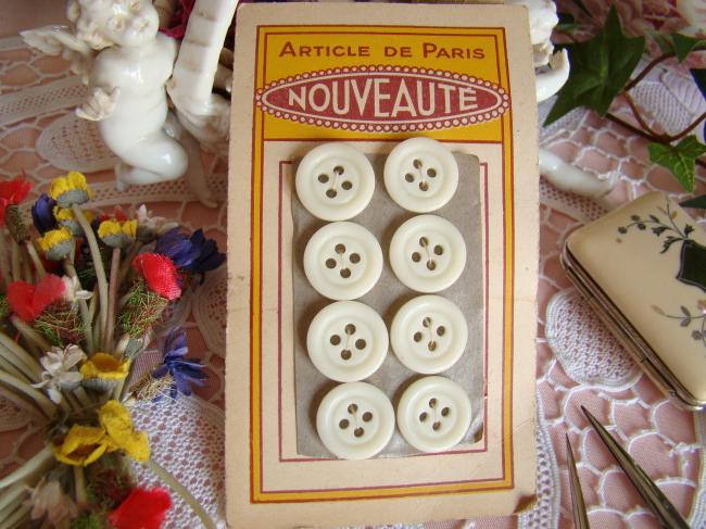Jolie carte de 8 gros boutons ronds en opaline blanche' Article de Paris'1930