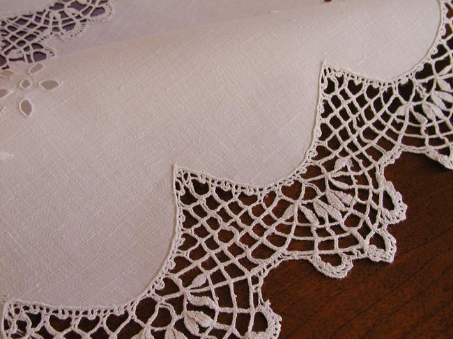 Superb tablecloth with Richelieu openwork and Cluny lace inserts 1900