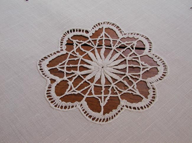 Superb tablecloth with Richelieu openwork and Cluny lace inserts 1900