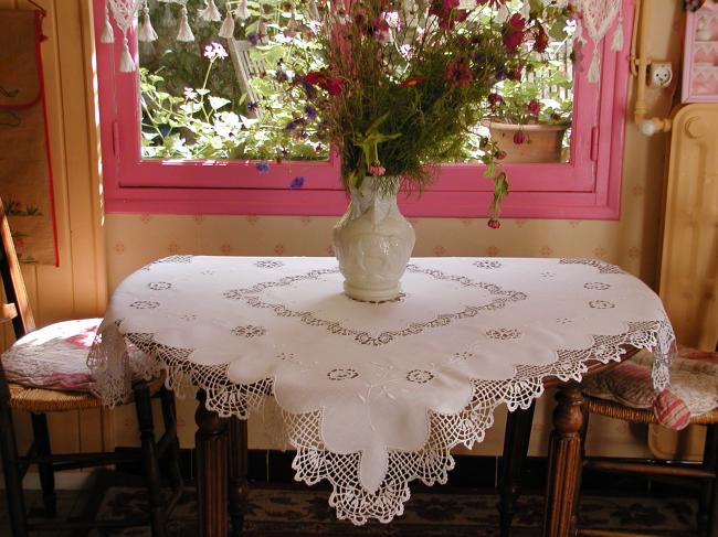 Superb tablecloth with Richelieu openwork and Cluny lace inserts 1900