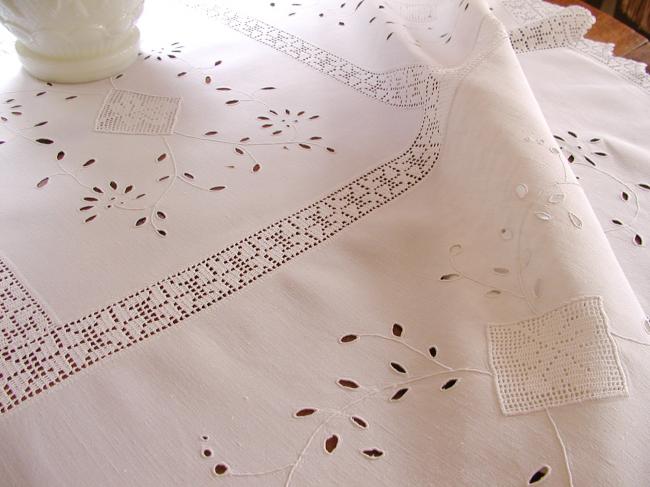 Delightfull  tablecloth with inserts&edging crochet lace and Colbert embroidery