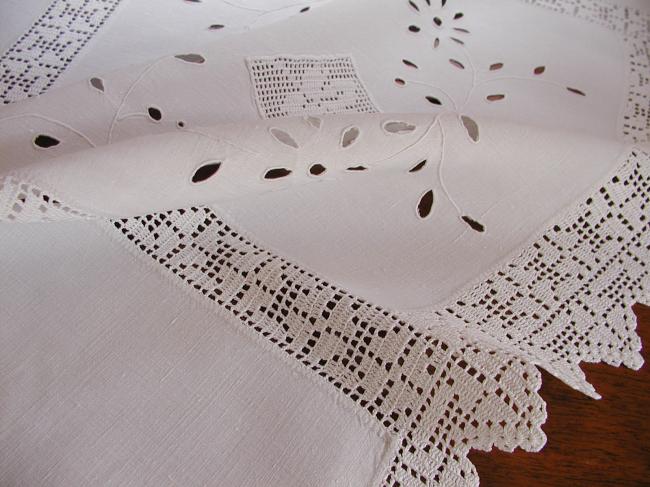 Delightfull  tablecloth with inserts&edging crochet lace and Colbert embroidery