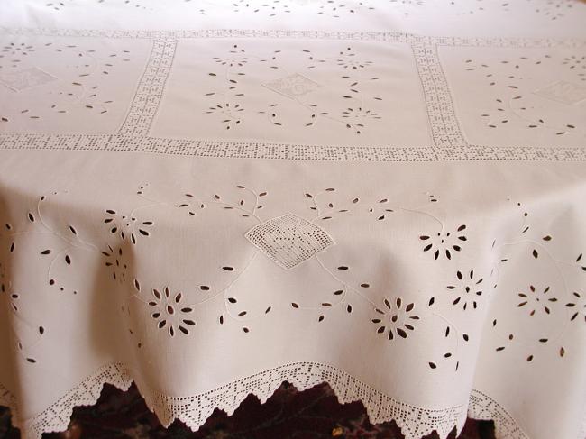 Delightfull  tablecloth with inserts&edging crochet lace and Colbert embroidery