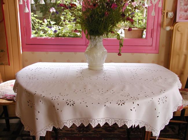 Delightfull  tablecloth with inserts&edging crochet lace and Colbert embroidery