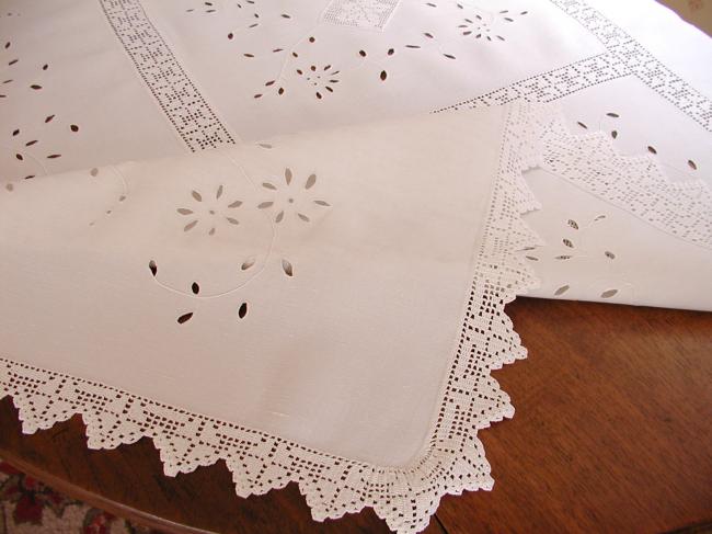 Delightfull  tablecloth with inserts&edging crochet lace and Colbert embroidery