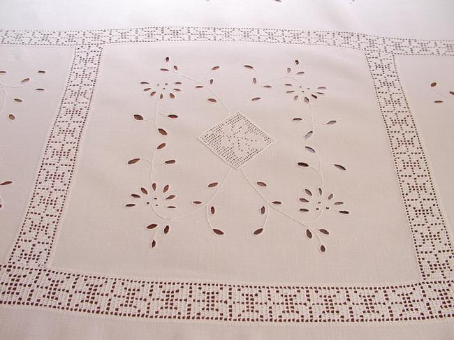 Delightfull  tablecloth with inserts&edging crochet lace and Colbert embroidery