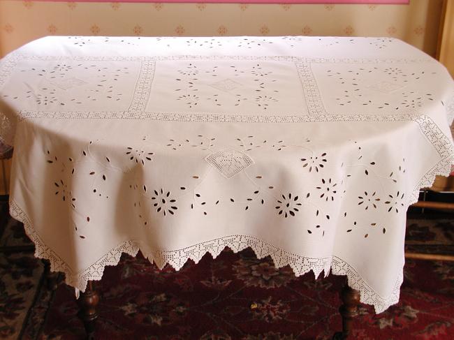 Delightfull  tablecloth with inserts&edging crochet lace and Colbert embroidery