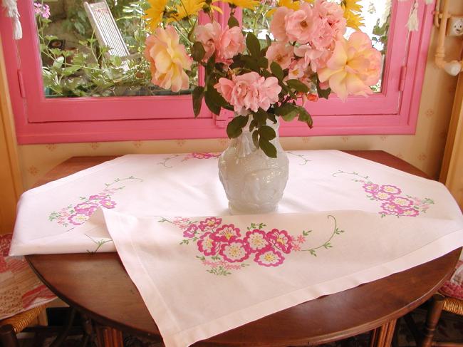 Superb tablecloth with hand-embroidered spring flowers