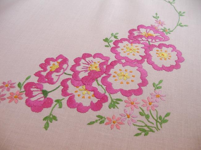 Superb tablecloth with hand-embroidered spring flowers