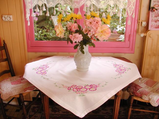 Superb tablecloth with hand-embroidered spring flowers