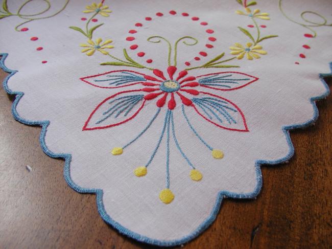 Gorgeous tablecloth with hand-embroidered flowers in pure Empire style