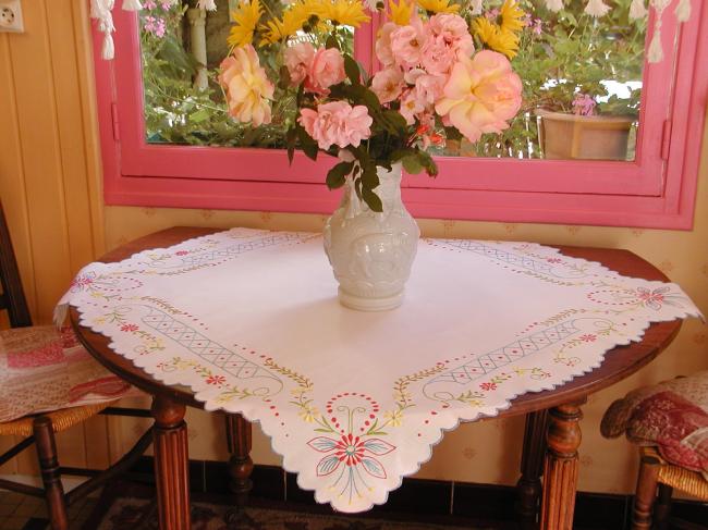 Gorgeous tablecloth with hand-embroidered flowers in pure Empire style