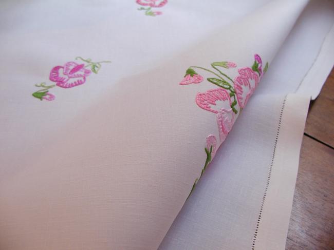 So cute tablecloth with hand-embroidered crown of sweat peas