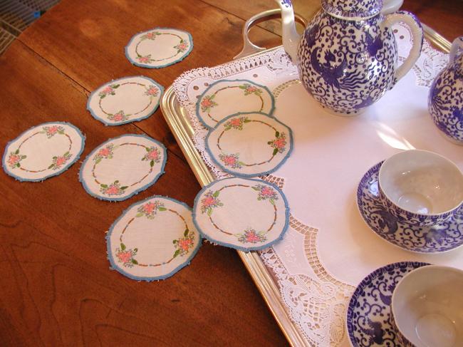 So romantic 8 glass mats with hand-embroidered forget-me-not