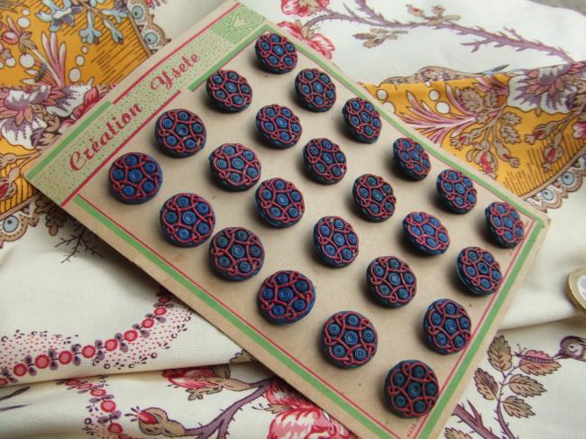 Superbe série de 24 boutons bleu& rouge,  imitation passementerie