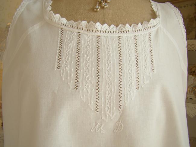 Charmante chemise de nuit ancienne en batiste de coton brodée et monogramme MD