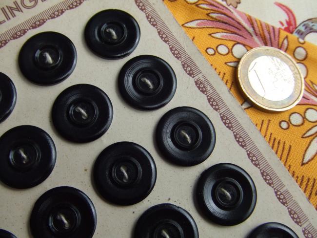 Belle carte de 24 petits boutons ronds de couleur noire 'Bouton Lingerie' 1930