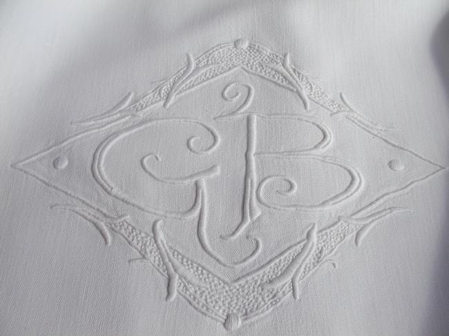 Superbe drap en métis brodé d'un monogramme GB, avec rivières ajourées