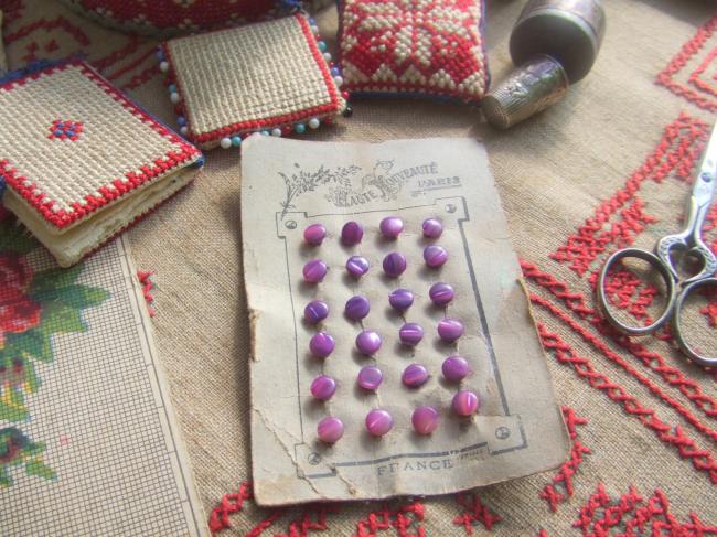 Très rare série de 24 boutons de poupée nacre&sur pied, en rose mauve 1900