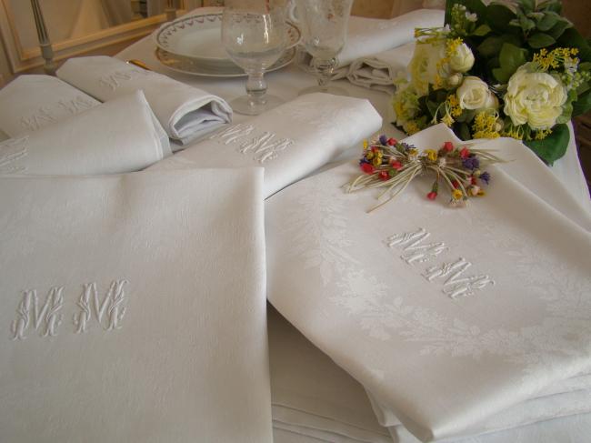 Somptueux service de table et ses 18 serviettes, damas de lin, monogramme MM