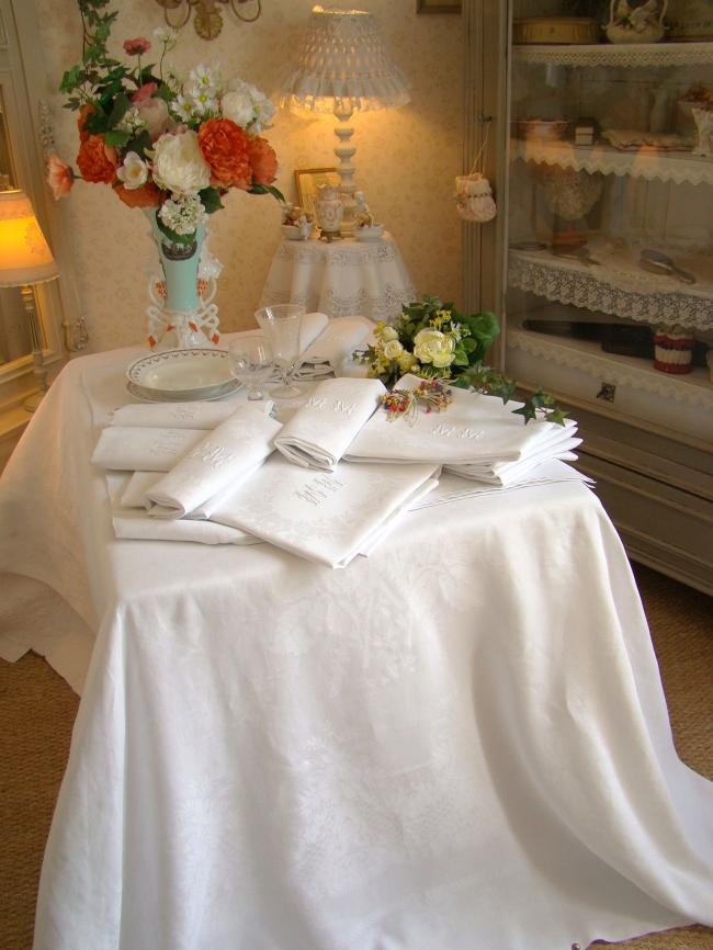 Somptueux service de table et ses 18 serviettes, damas de lin, monogramme MM