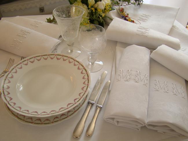 Somptueux service de table et ses 18 serviettes, damas de lin, monogramme MM