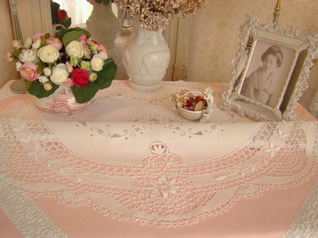 Gracieuse nappe avec broderie à la Richelieu et dentelle de Cluny 1920