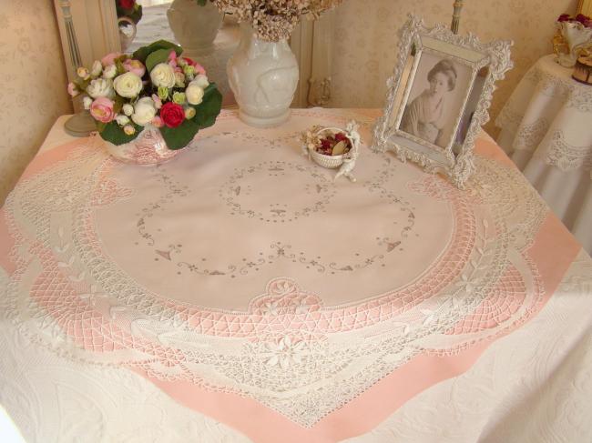 Gracieuse nappe avec broderie à la Richelieu et dentelle de Cluny 1920