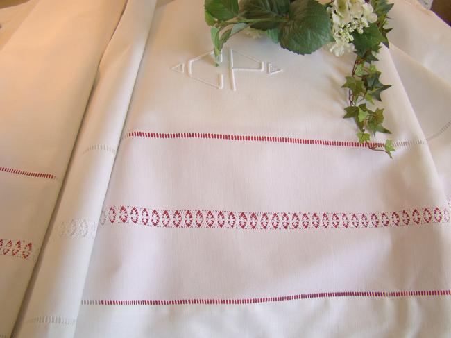 Très beau drap en toile avec monogramme brodé CP & rivières ajourées