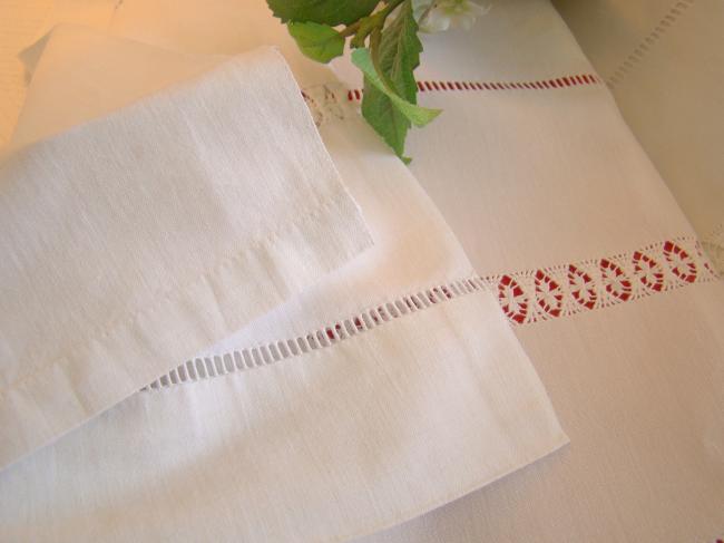 Très beau drap en toile avec monogramme brodé CP & rivières ajourées